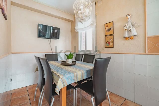 5 slaapkamer Rijtjeshuis te koop in Malgrat de Mar met garage - € 350.000 (Ref: 10045310)