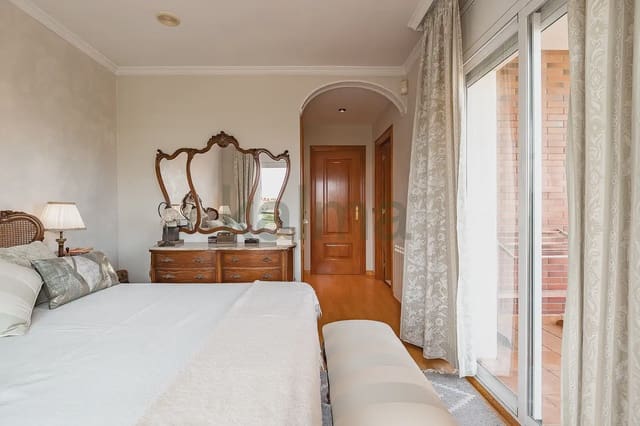 5 slaapkamer Rijtjeshuis te koop in Malgrat de Mar met garage - € 350.000 (Ref: 10045310)