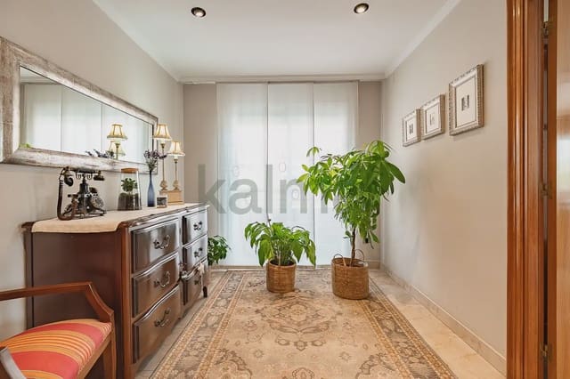 5 slaapkamer Rijtjeshuis te koop in Malgrat de Mar met garage - € 350.000 (Ref: 10045310)