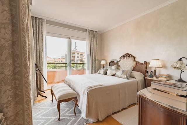 5 slaapkamer Rijtjeshuis te koop in Malgrat de Mar met garage - € 350.000 (Ref: 10045310)