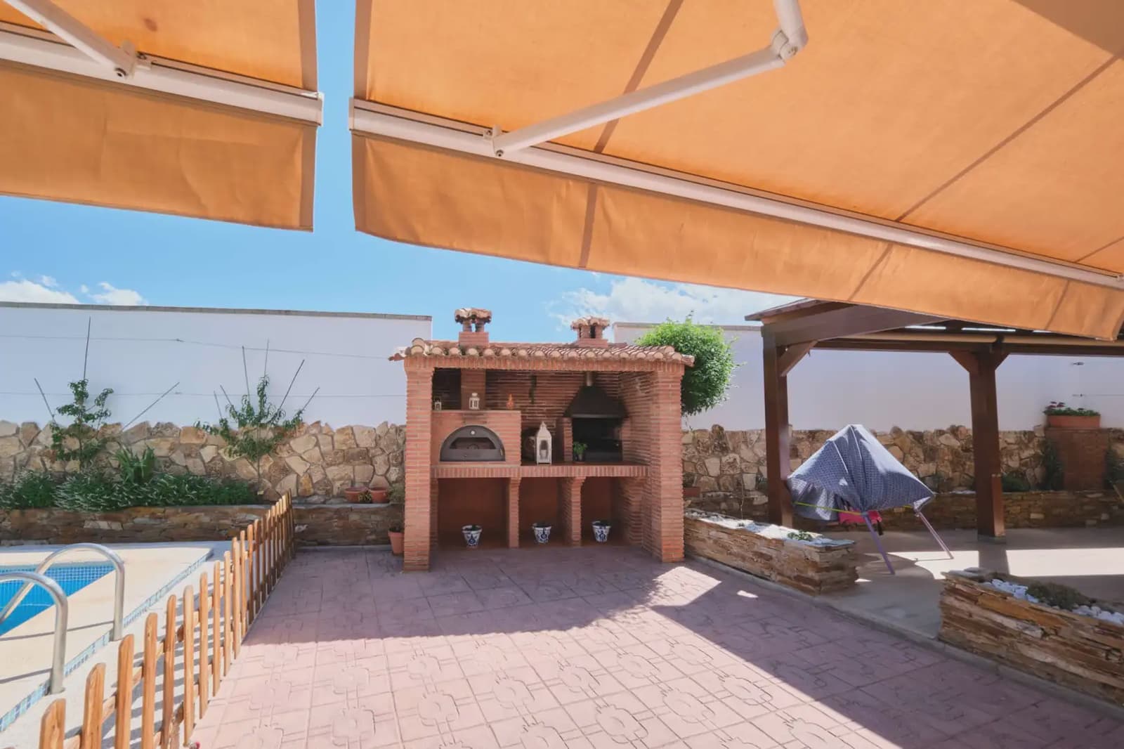 Chalet de 7 habitaciones en Ogíjares en venta con piscina garaje - 276.389 € (Ref: 10051948)