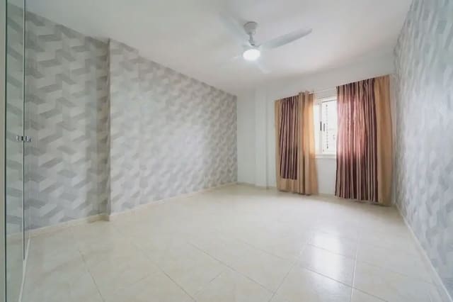 Piso de 4 habitaciones en Arrecife en venta - 325.000 € (Ref: 10081642)