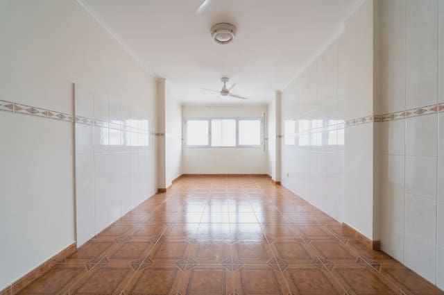 Piso de 4 habitaciones en Arrecife en venta - 325.000 € (Ref: 10081642)