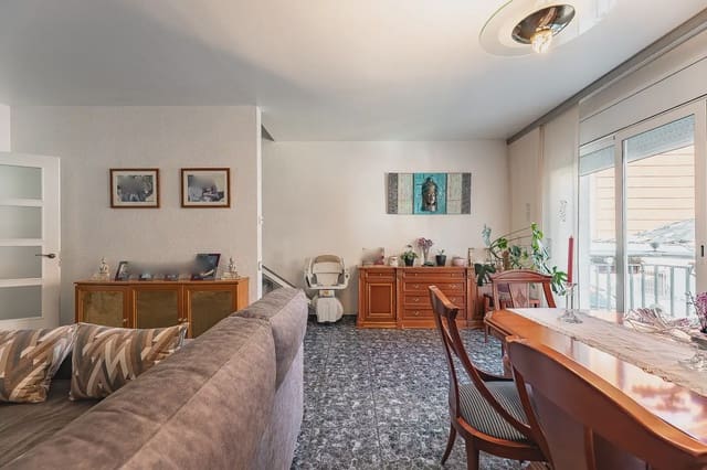 4 soveværelse Rækkehus til salg i Sabadell med garage - € 178.484 (Ref: 10118190)