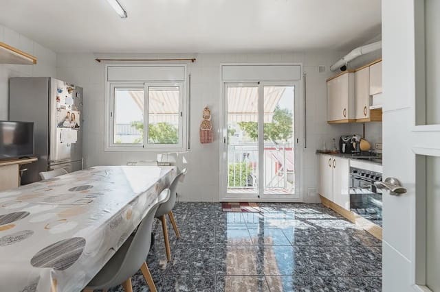 4 soveværelse Rækkehus til salg i Sabadell med garage - € 178.484 (Ref: 10118190)