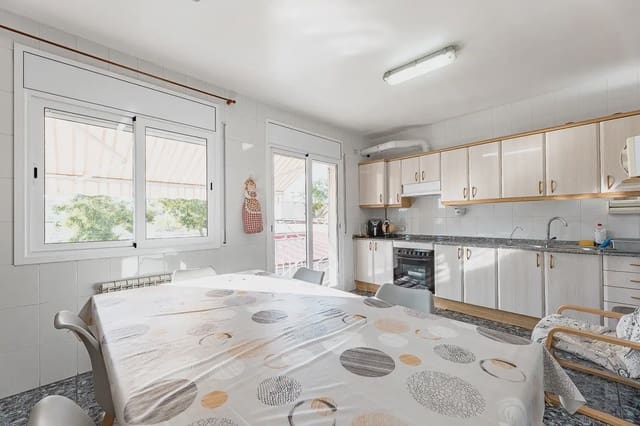 4 soveværelse Rækkehus til salg i Sabadell med garage - € 178.484 (Ref: 10118190)