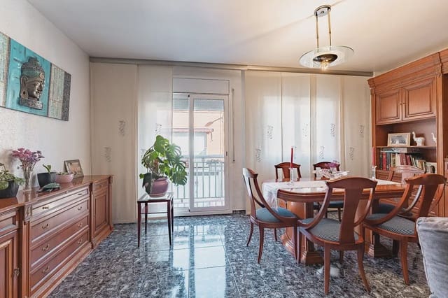 4 soveværelse Rækkehus til salg i Sabadell med garage - € 178.484 (Ref: 10118190)