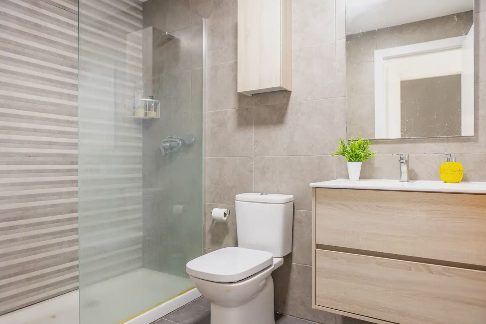 2 bedroom Flat for sale in Velez-Malaga with pool garage - € 230,000 (Ref: 10130215)