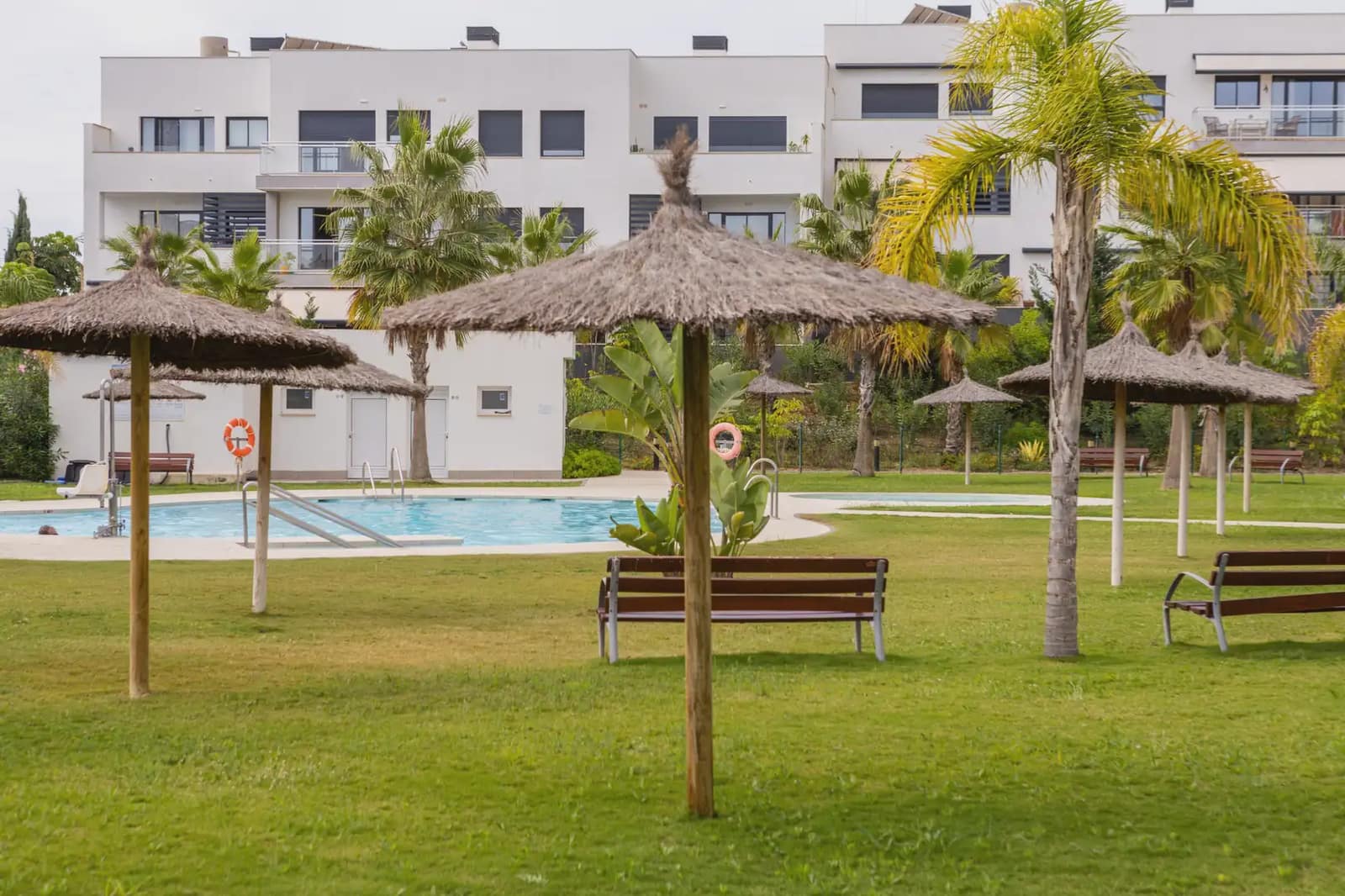 2 bedroom Flat for sale in Velez-Malaga with pool garage - € 230,000 (Ref: 10130215)