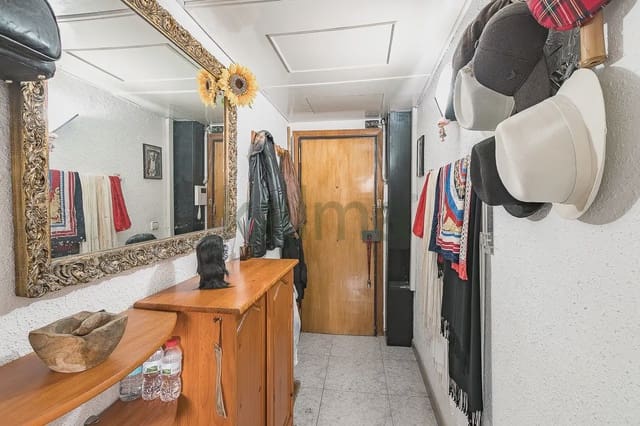 2 soveværelse Penthouse til salg i El Baix Guinardó, Barcelona by - € 50.771 (Ref: 10136749)