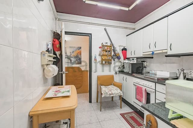 2 soveværelse Penthouse til salg i El Baix Guinardó, Barcelona by - € 50.771 (Ref: 10136749)