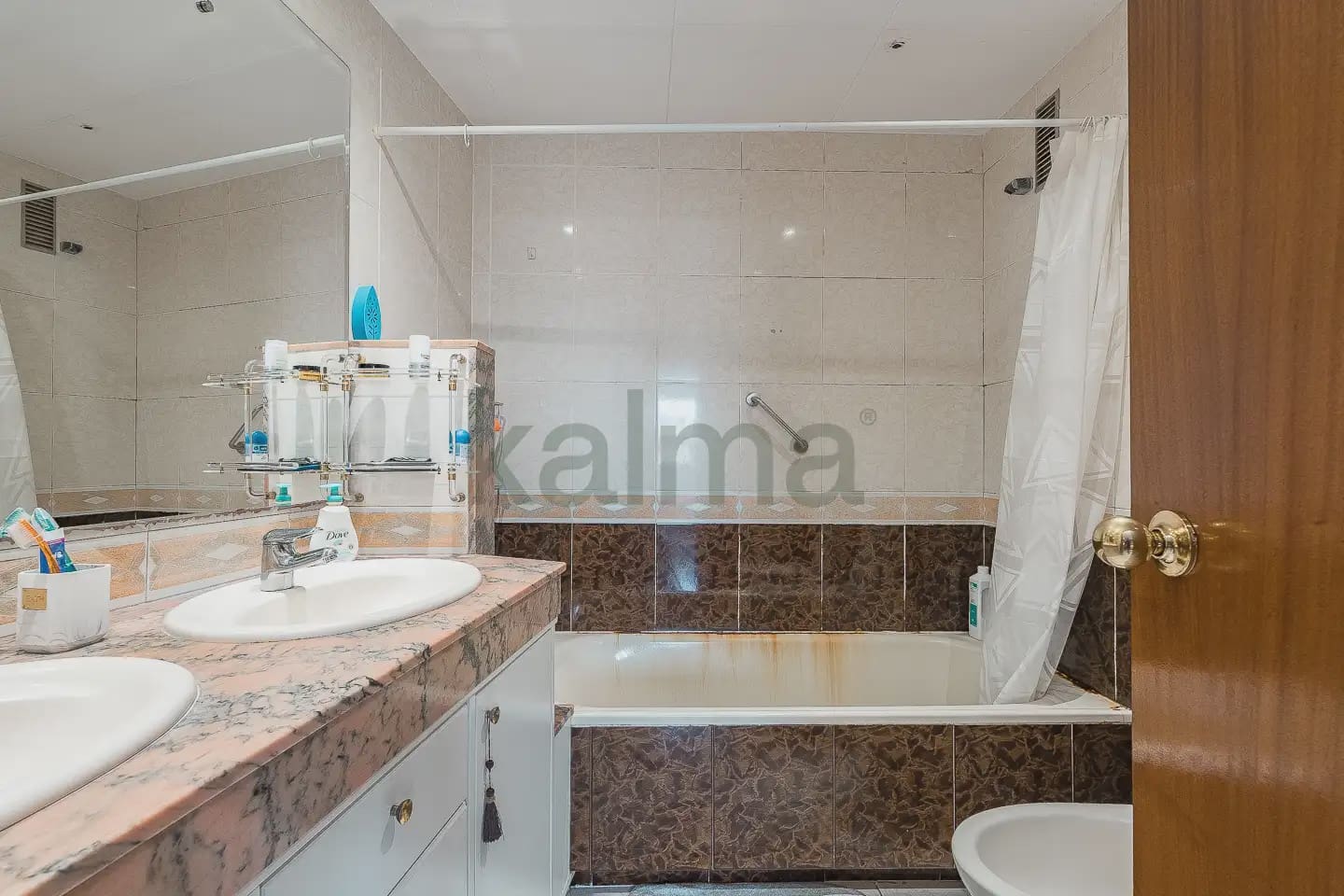 4 makuuhuone Asunto myytävänä paikassa L'Hospitalet de Llobregat mukana 
autotalli - 282 133 € (Ref: 10145231)