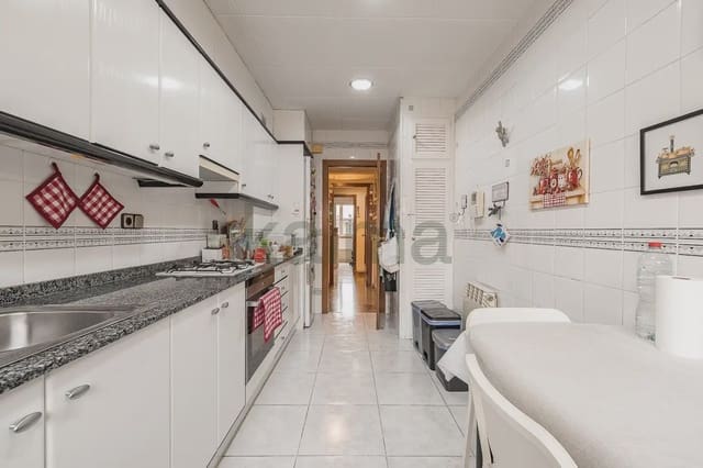 4 makuuhuone Asunto myytävänä paikassa L'Hospitalet de Llobregat mukana 
autotalli - 282 133 € (Ref: 10145231)