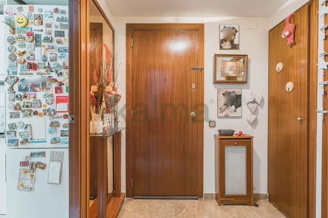 4 makuuhuone Asunto myytävänä paikassa L'Hospitalet de Llobregat mukana 
autotalli - 282 133 € (Ref: 10145231)