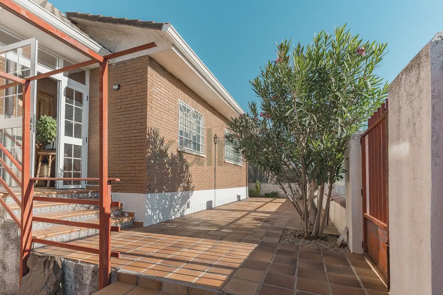 2 bedroom Villa for sale in Azuqueca de Henares with garage - € 280,000 (Ref: 10165500)
