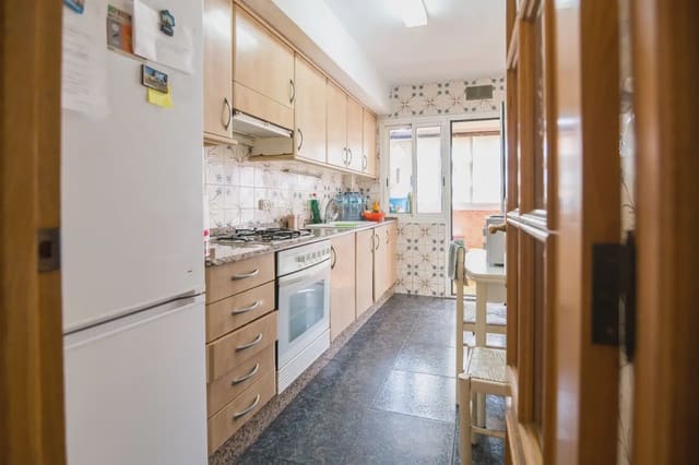 4 soveværelse Lejlighed til salg i La Fontsanta, Valencia by - € 165.391 (Ref: 9981087)