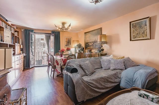 3 soverom Leilighet til salgs i Sant Pere, Santa Caterina i La Ribera, Barcelona by - € 370 876 (Ref: 9981091)