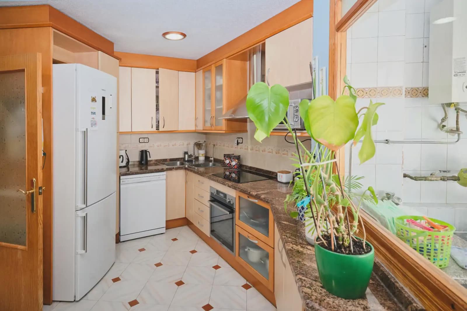 Piso de 3 habitaciones en Granada ciudad en venta - 122.604 € (Ref: 9981095)