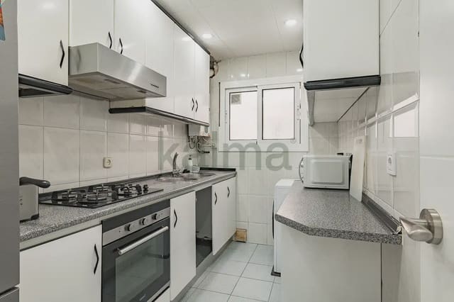 Piso de 3 habitaciones en Santa Coloma de Gramenet en venta - 99.500 € (Ref: 9981097)