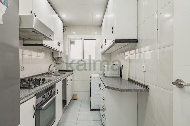 Piso de 3 habitaciones en Santa Coloma de Gramenet en venta - 99.500 € (Ref: 9981097)
