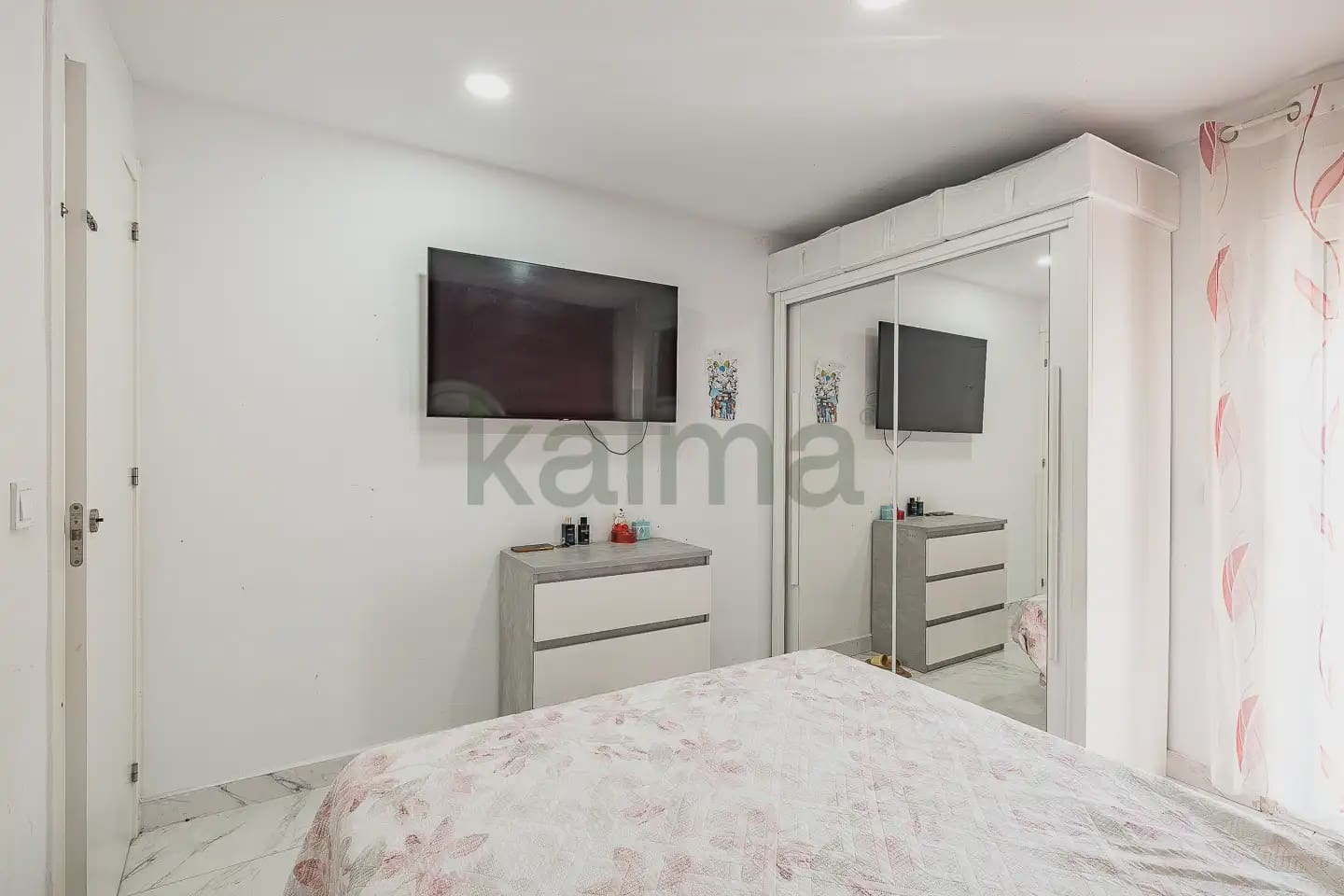 Piso de 3 habitaciones en Santa Coloma de Gramenet en venta - 99.500 € (Ref: 9981097)