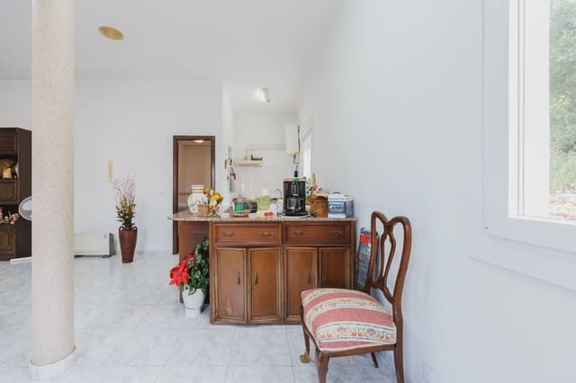9 bedroom Villa for sale in Vigo with garage - € 382,438 (Ref: 9981100)