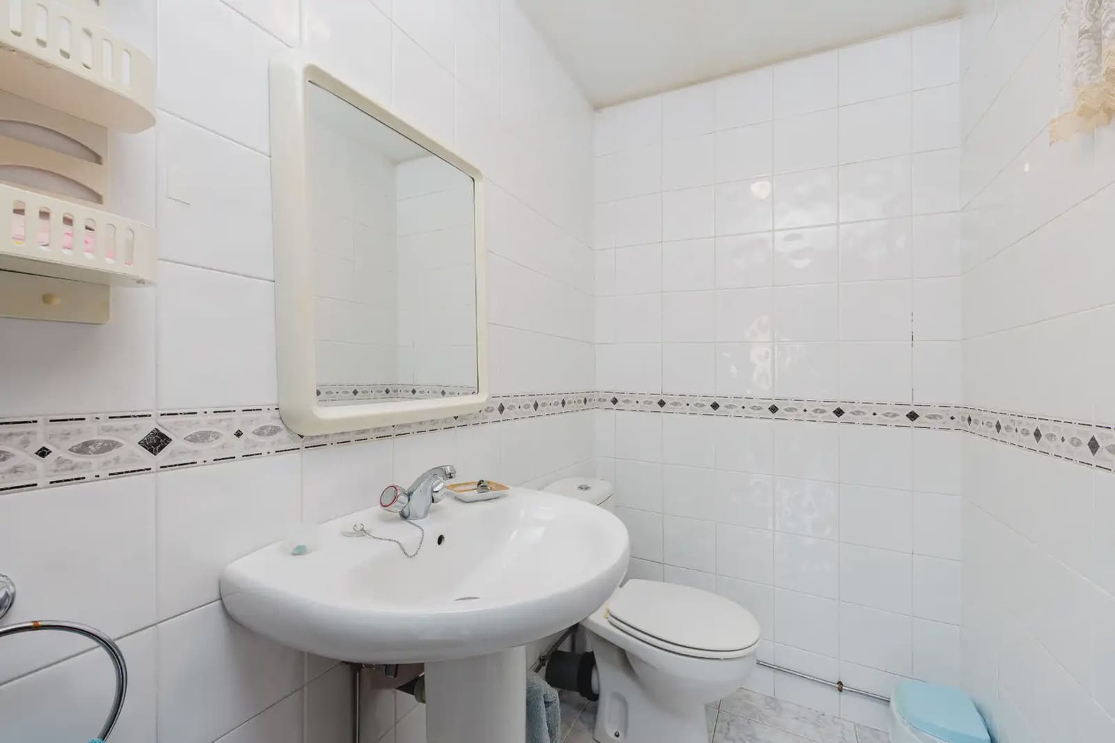 9 bedroom Villa for sale in Vigo with garage - € 382,438 (Ref: 9981100)