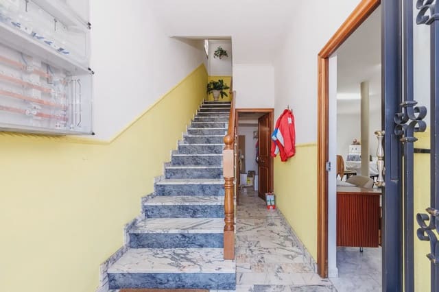 9 bedroom Villa for sale in Vigo with garage - € 382,438 (Ref: 9981100)