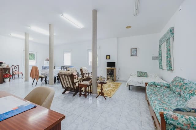 9 bedroom Villa for sale in Vigo with garage - € 382,438 (Ref: 9981100)