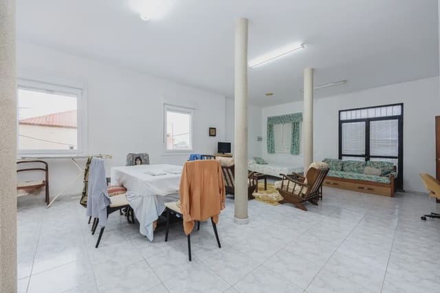 9 bedroom Villa for sale in Vigo with garage - € 382,438 (Ref: 9981100)