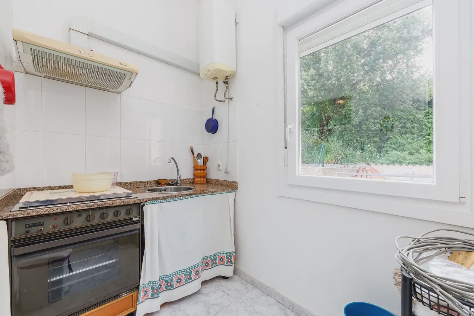 9 bedroom Villa for sale in Vigo with garage - € 382,438 (Ref: 9981100)