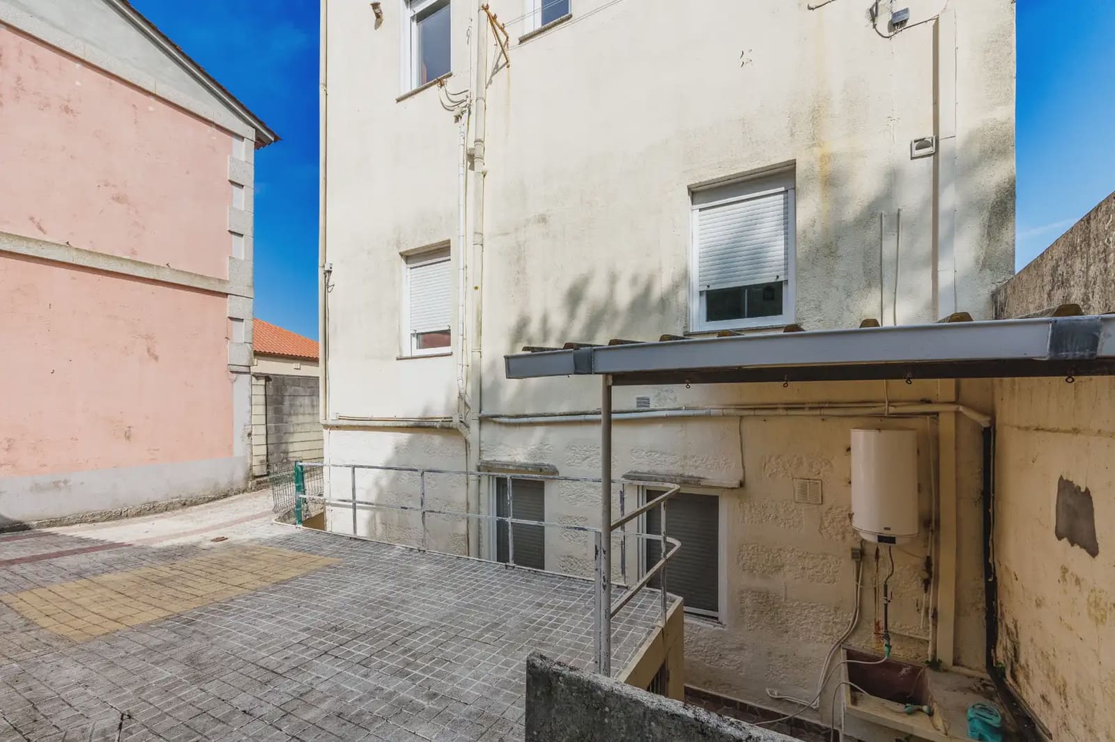 9 bedroom Villa for sale in Vigo with garage - € 382,438 (Ref: 9981100)