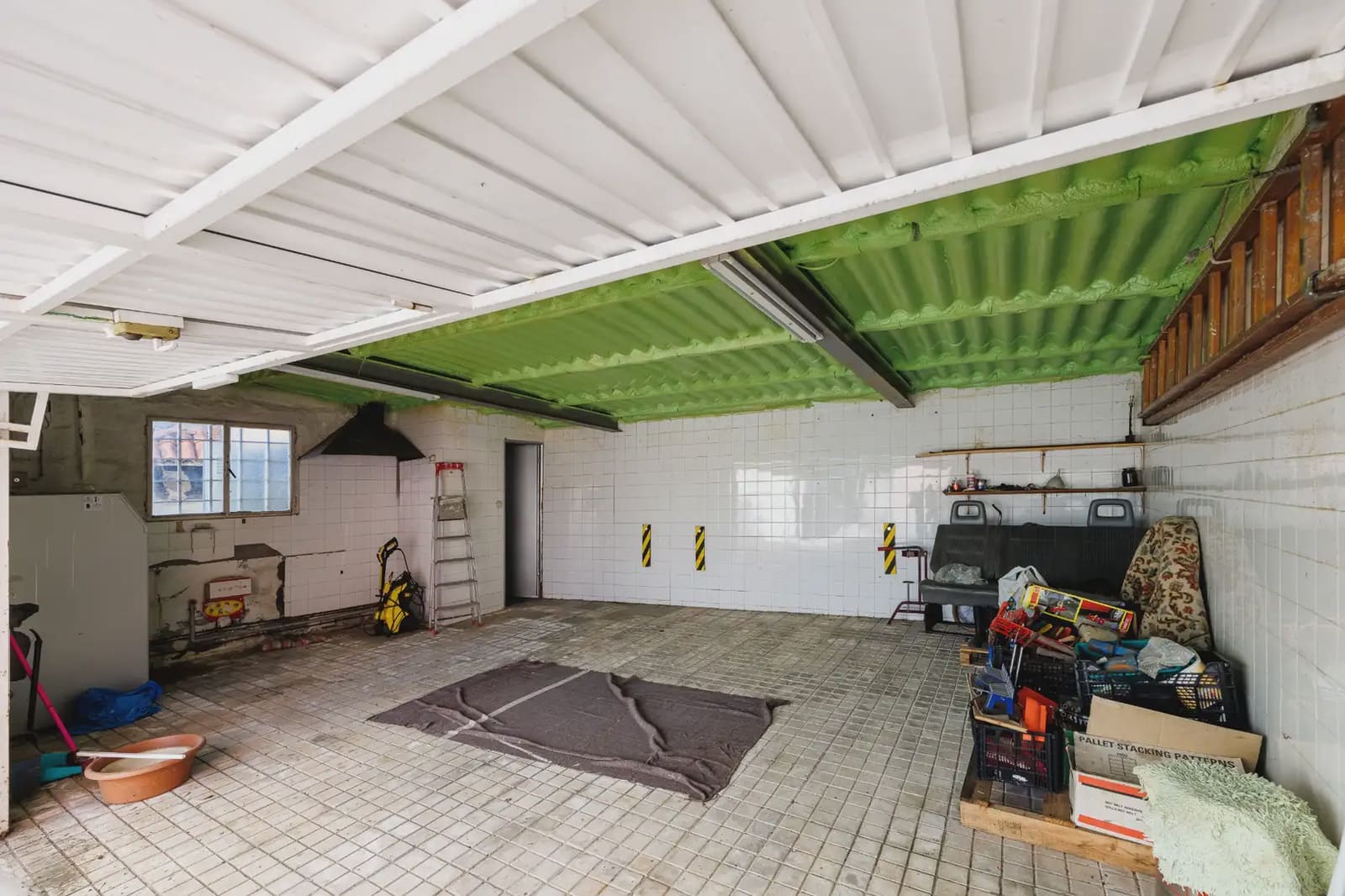 9 bedroom Villa for sale in Vigo with garage - € 382,438 (Ref: 9981100)
