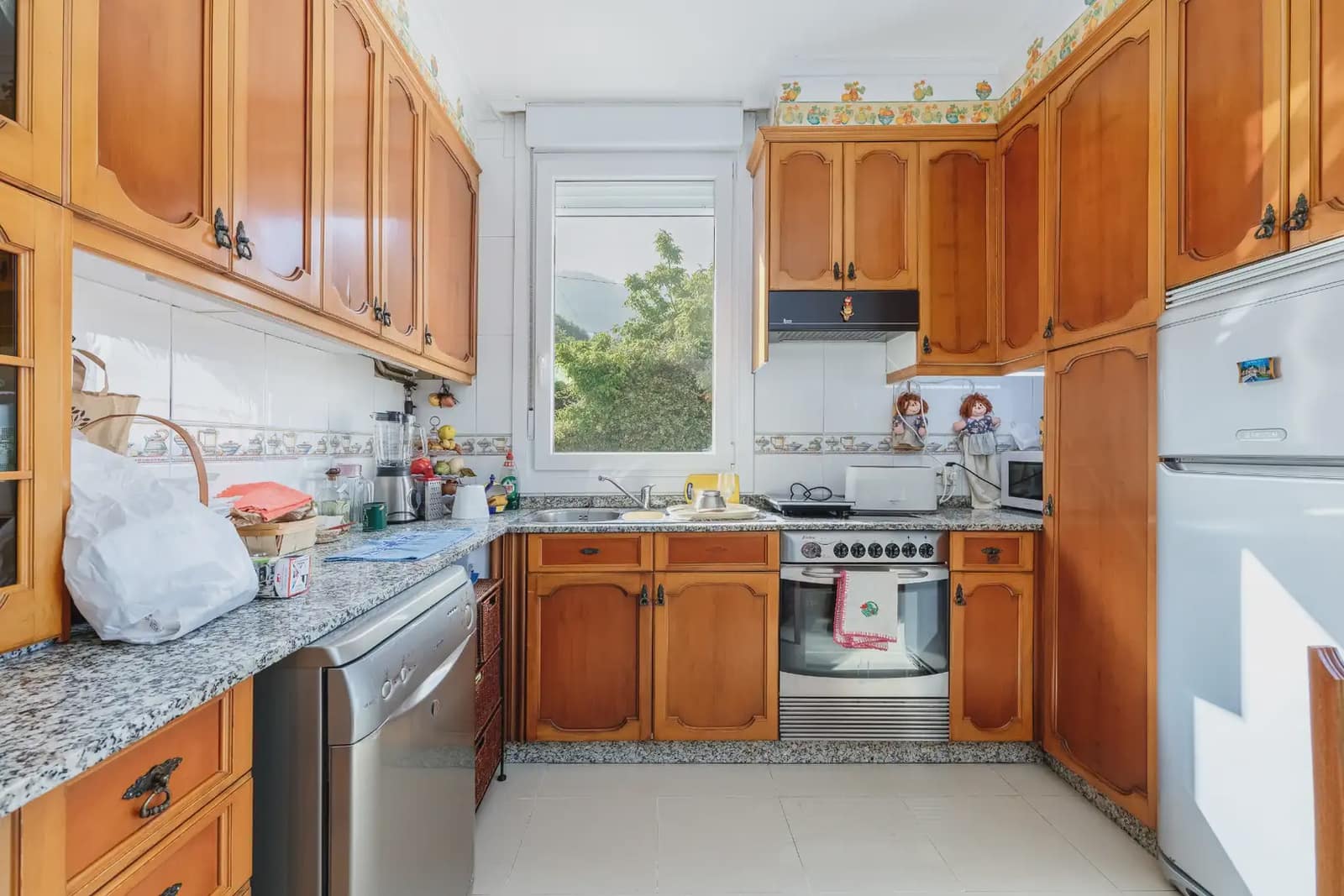 9 bedroom Villa for sale in Vigo with garage - € 382,438 (Ref: 9981100)