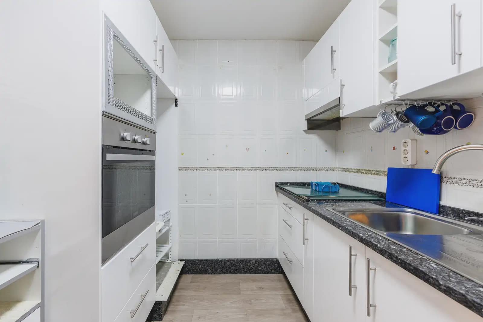 9 bedroom Villa for sale in Vigo with garage - € 382,438 (Ref: 9981100)