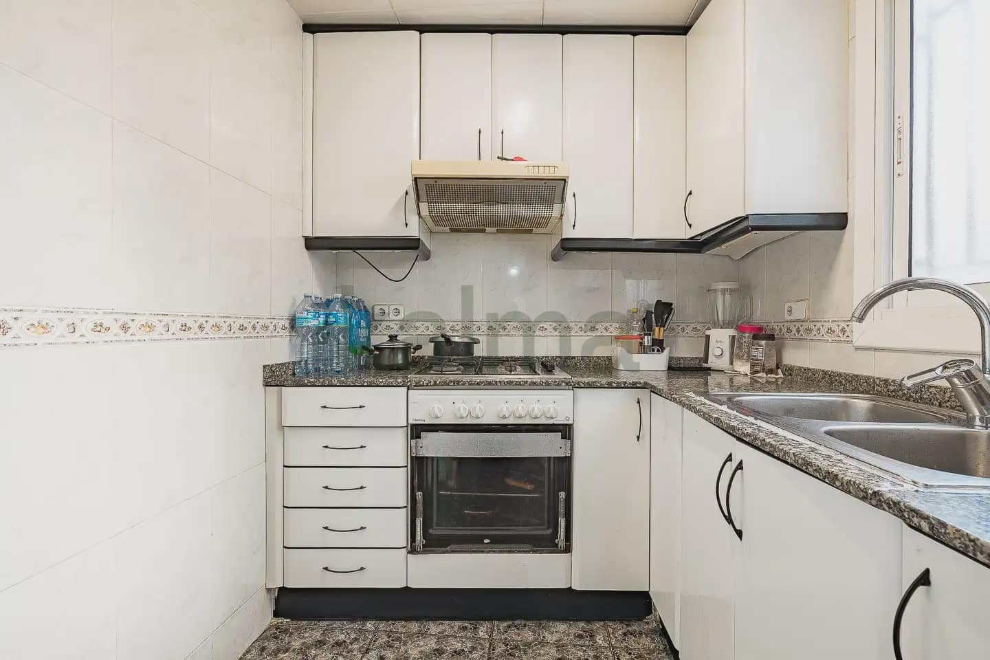 2 slaapkamer Flat te koop in Badalona - € 70.050 (Ref: 9981107)