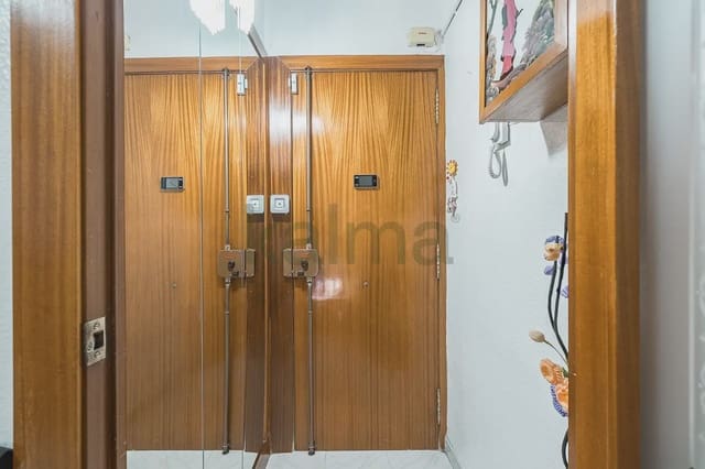 Piso de 3 habitaciones en Santa Coloma de Gramenet en venta - 55.186 € (Ref: 9981115)
