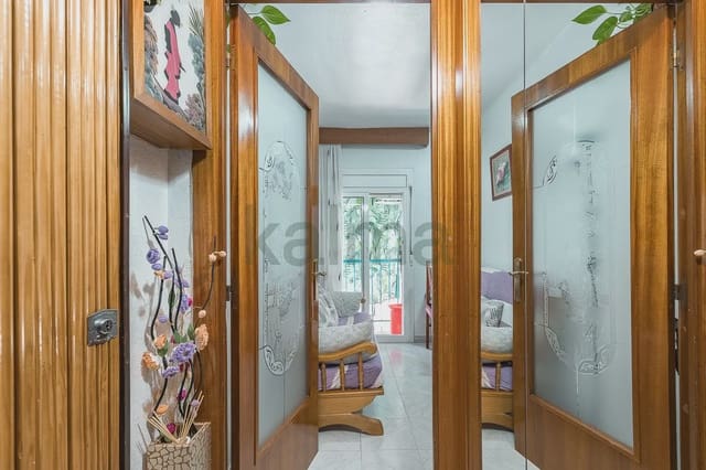 Piso de 3 habitaciones en Santa Coloma de Gramenet en venta - 55.186 € (Ref: 9981115)
