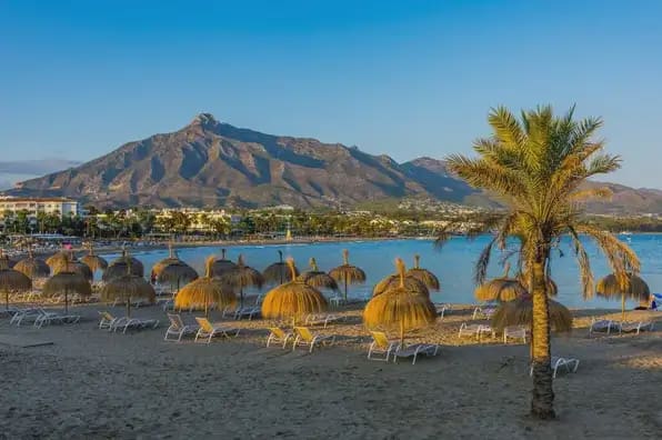 4 soverom Villa til salgs i Sierra Blanca, Marbella med svømmebasseng garasje - € 3 175 000 (Ref: 9981117)