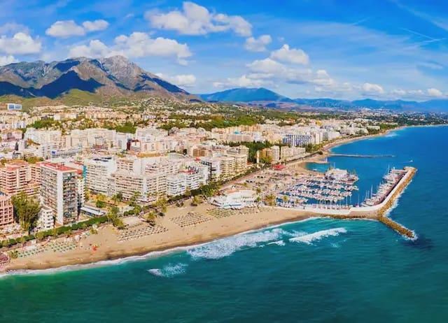 4 soverom Villa til salgs i Sierra Blanca, Marbella med svømmebasseng garasje - € 3 175 000 (Ref: 9981117)