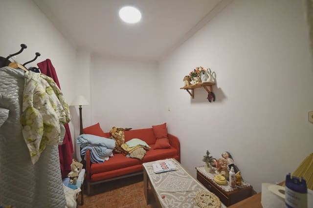 Adosado de 6 habitaciones en Tomelloso en venta con garaje - 24.450 € (Ref: 9981127)