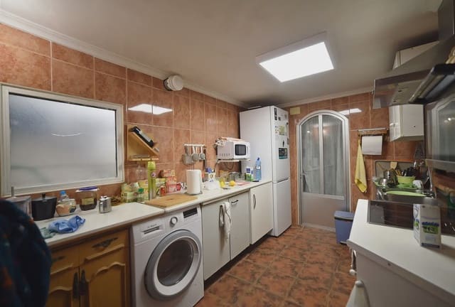 Adosado de 6 habitaciones en Tomelloso en venta con garaje - 24.450 € (Ref: 9981127)