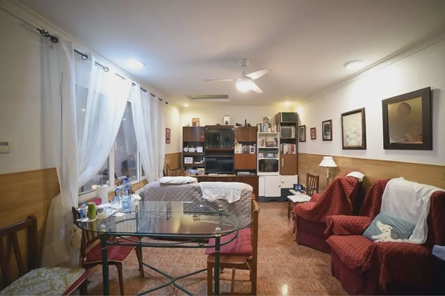 Adosado de 6 habitaciones en Tomelloso en venta con garaje - 24.450 € (Ref: 9981127)