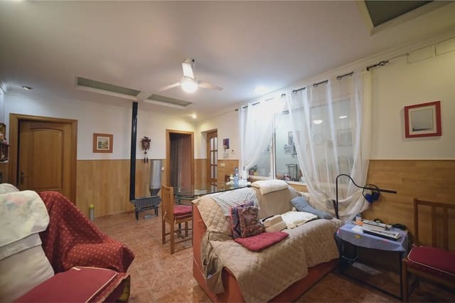 Adosado de 6 habitaciones en Tomelloso en venta con garaje - 24.450 € (Ref: 9981127)