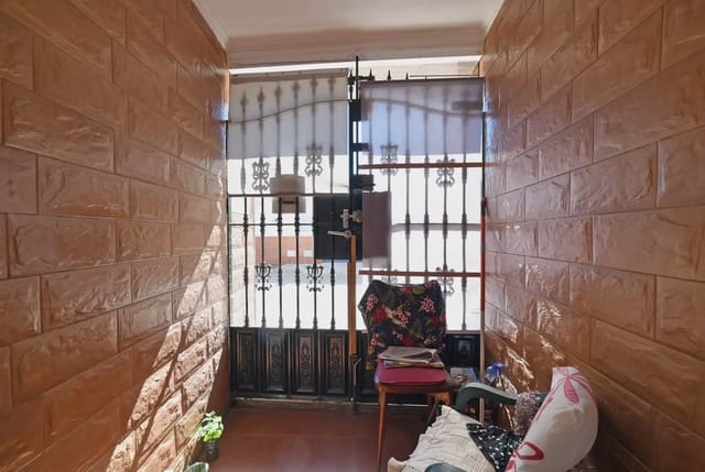 Adosado de 6 habitaciones en Tomelloso en venta con garaje - 24.450 € (Ref: 9981127)