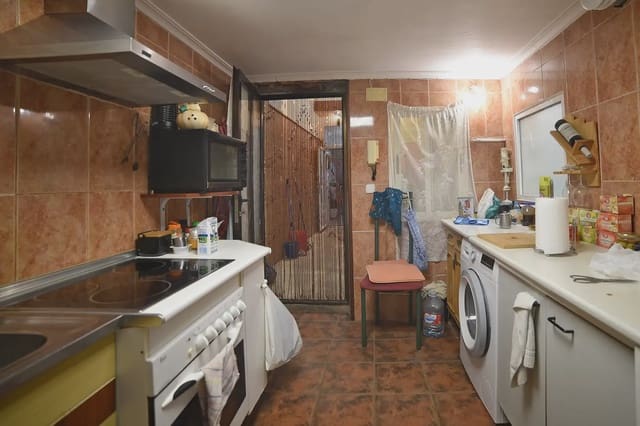 Adosado de 6 habitaciones en Tomelloso en venta con garaje - 24.450 € (Ref: 9981127)