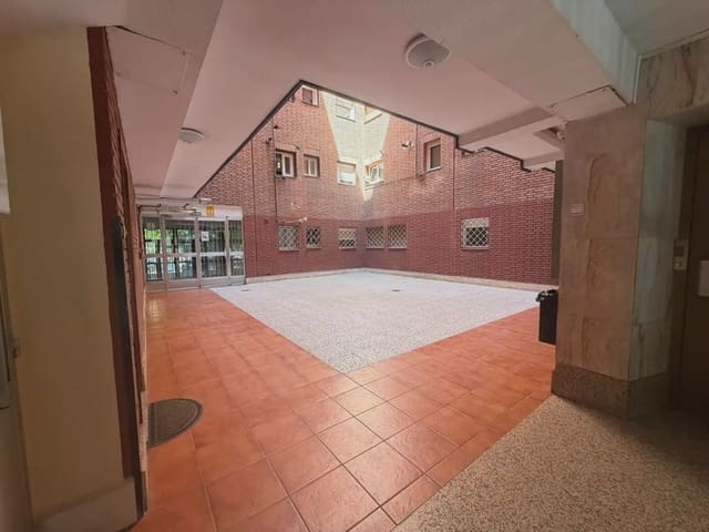 2 Zimmer Wohnung zu verkaufen in Moscardó, Madrid Stadt - 130.000 € (Ref: 9981128)