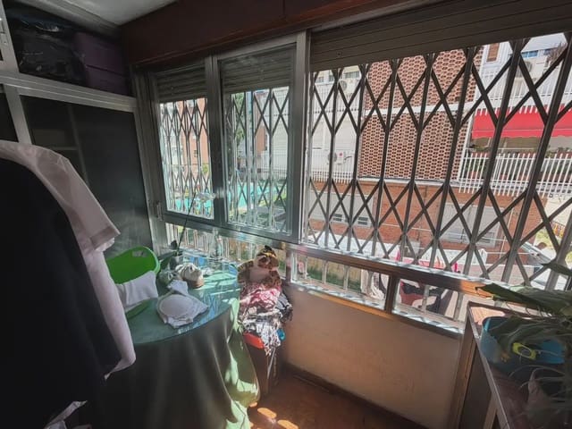 2 Zimmer Wohnung zu verkaufen in Moscardó, Madrid Stadt - 130.000 € (Ref: 9981128)