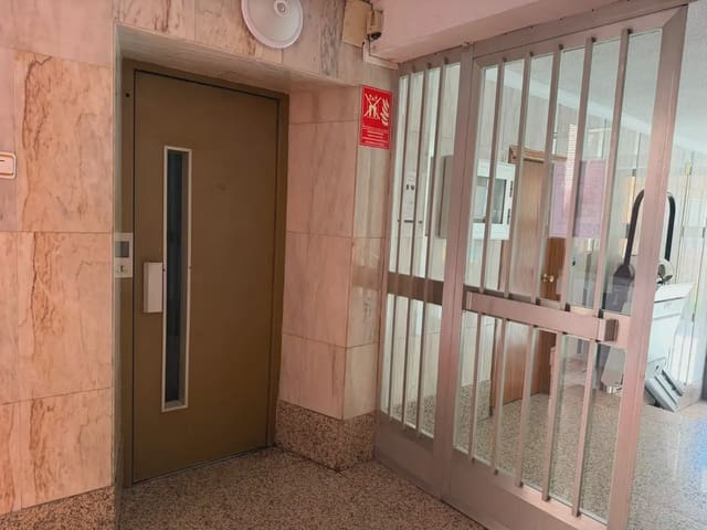 2 Zimmer Wohnung zu verkaufen in Moscardó, Madrid Stadt - 130.000 € (Ref: 9981128)
