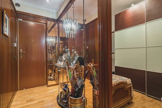 Piso de 3 habitaciones en Sants, Barcelona ciudad en venta con garaje - 190.612 € (Ref: 9981131)